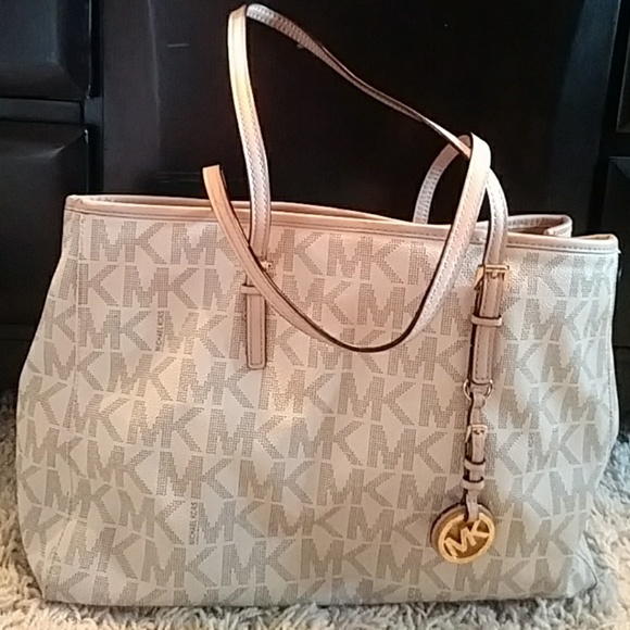 Michael Kors Handbags - Michael Kors purse